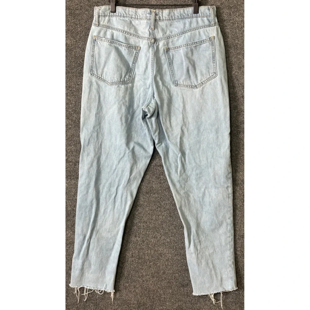 Universal Thread Womens Boyfriend Jeans Light Wash Distressed Raw Hem 6‎ 28R